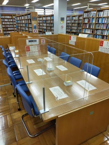 西東京市中央図書館の自習室